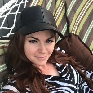 Meet your Posher, Tmira